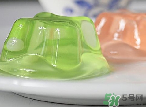 吉利丁片用冷水泡多久？吉利丁片做果凍的比例