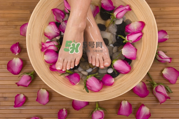三伏天泡腳可以驅(qū)寒嗎？用什么泡腳可以驅(qū)寒？
