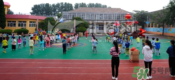 寶寶不去幼兒園怎么辦？寶寶不去幼兒園哭鬧怎么勸導？