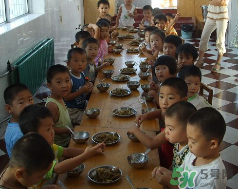 寶寶不去幼兒園可以嗎？寶寶可以不上幼兒園嗎？
