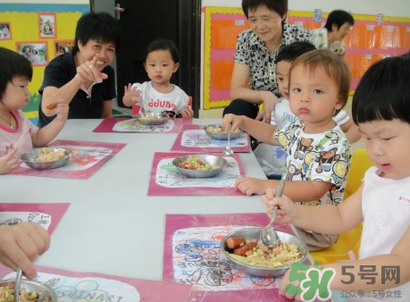 寶寶不去幼兒園可以嗎？寶寶可以不上幼兒園嗎？