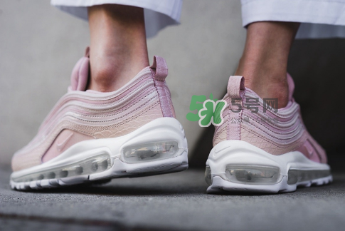 nike air max 97粉色蛇皮怎么樣_上腳效果好看嗎？
