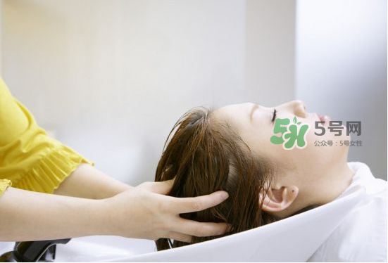 三伏天坐月子能洗頭嗎？三伏天坐月子多久可以洗頭？