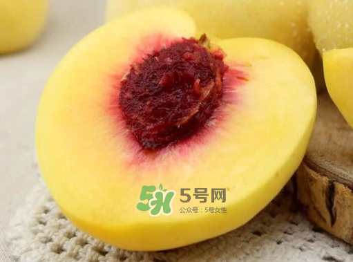 黃桃果肉是什么顏色？黃桃果肉為什么是紅的？