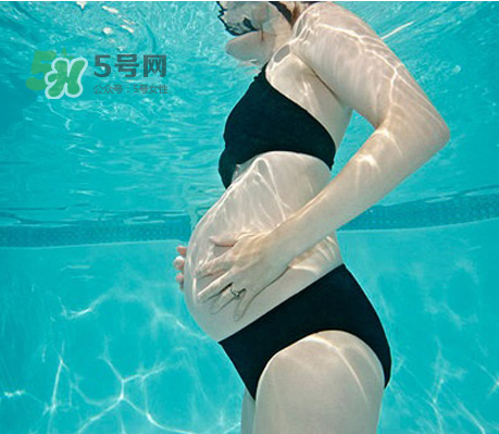 孕婦能游泳嗎？孕婦能不能去游泳池？
