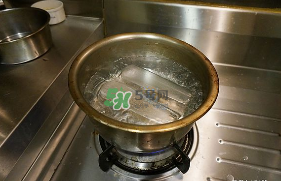 奶瓶刷尼龍的好還是海綿的好？洗奶瓶的正確方法