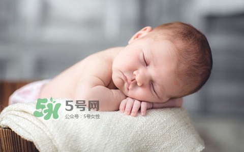 奶瓶刷尼龍的好還是海綿的好？洗奶瓶的正確方法