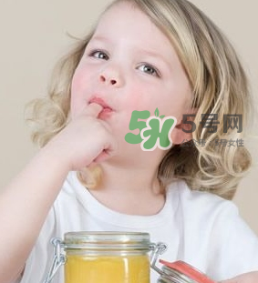 兒童多大可以吃鹽？兒童吃鹽的注意事項(xiàng)