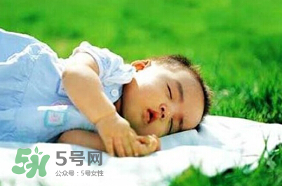 寶寶曬太陽(yáng)對(duì)眼睛好嗎？寶寶曬太陽(yáng)對(duì)眼睛的有影響嗎？