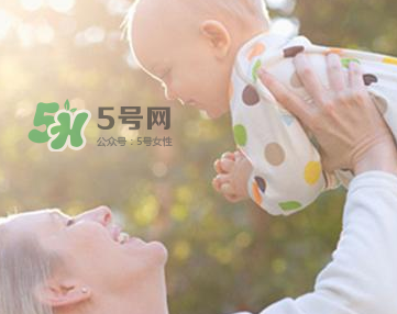 寶寶曬太陽(yáng)對(duì)眼睛好嗎？寶寶曬太陽(yáng)對(duì)眼睛的有影響嗎？