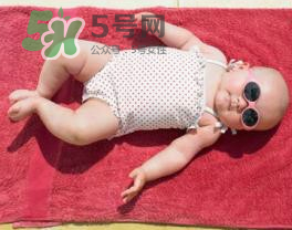 寶寶曬太陽(yáng)對(duì)眼睛好嗎？寶寶曬太陽(yáng)對(duì)眼睛的有影響嗎？