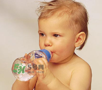 寶寶能喝蜂蜜水嗎？蜂蜜水寶寶能長期喝嗎？