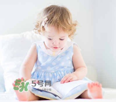夏天寶寶頭上長紅疙瘩怎么回事？夏天寶寶頭上長東西怎么辦？