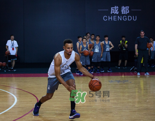 2017庫里亞洲行成都站上腳穿的球鞋是什么型號？