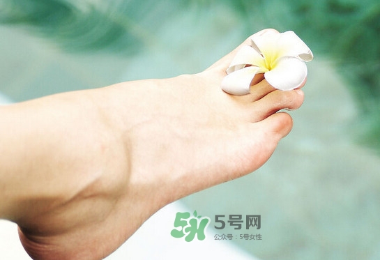 花椒水泡腳能治白發(fā)嗎？花椒水泡腳的禁忌