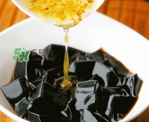 龜苓膏男人能吃嗎？龜苓膏吃多了會(huì)怎么樣
