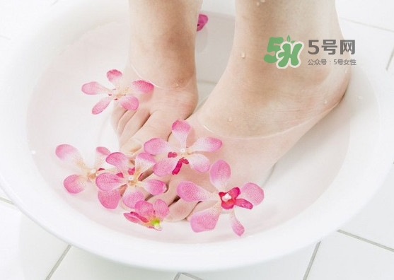 花椒水泡腳能治白發(fā)嗎？花椒水泡腳的禁忌
