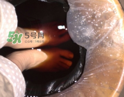 醋泡腳用白醋還是陳醋？泡腳用什么醋最好？