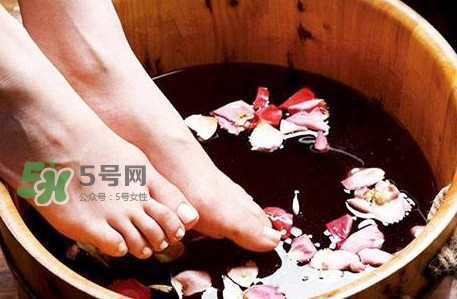 花椒水泡腳一次用多少花椒？花椒水泡腳多長時間最佳