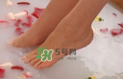花椒水泡腳能治白發(fā)嗎？花椒水泡腳的禁忌