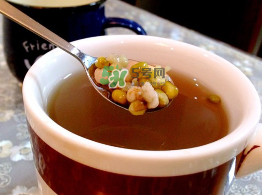 綠豆湯和牛奶能一起吃嗎？喝綠豆湯同時可以喝牛奶嗎？