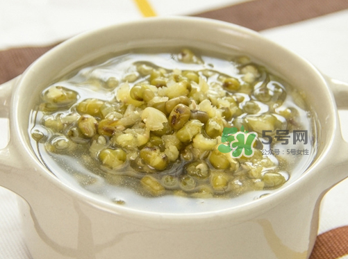 喝完啤酒可以喝綠豆湯嗎？啤酒和綠豆湯能一起喝嗎？