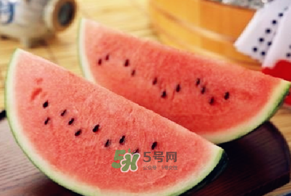 綠豆湯和西瓜可以同時(shí)吃嗎？綠豆湯可以和西瓜一起吃嗎？
