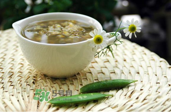 綠豆湯和西瓜可以同時(shí)吃嗎？綠豆湯可以和西瓜一起吃嗎？