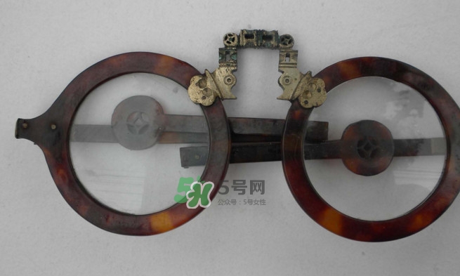 玳瑁眼鏡多少錢？玳瑁眼鏡如何選購？