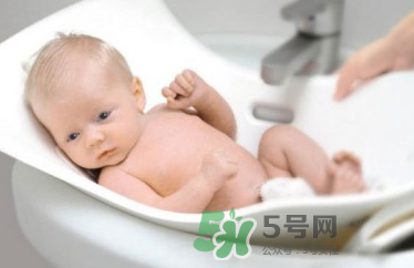 寶寶濕疹可以洗澡嗎？新生兒濕疹可以洗澡嗎？