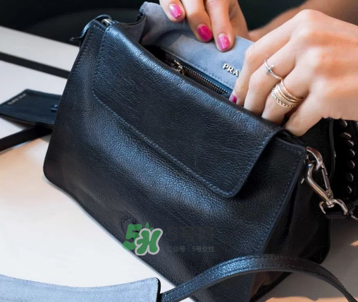 prada etiquette手袋尺寸多大？prada etiquette尺寸有幾種？