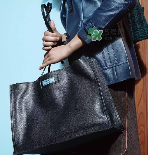 prada etiquette手袋尺寸多大？prada etiquette尺寸有幾種？