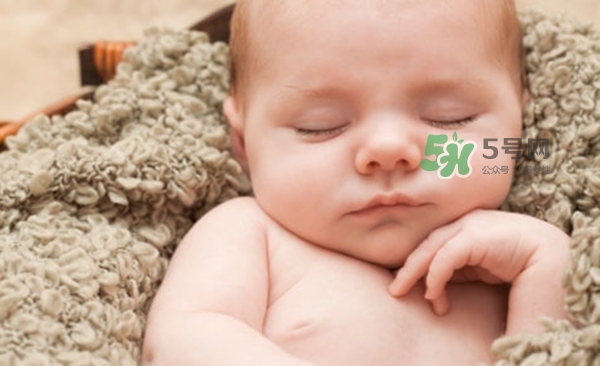 3~5個月的寶寶有多了解這個世界？寶寶睡眠習慣如何規(guī)范？