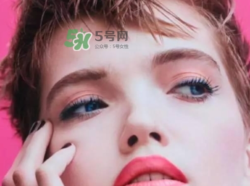 迪奧雙色夾心唇膏多少錢？dior迪奧夾心唇膏上市時(shí)間