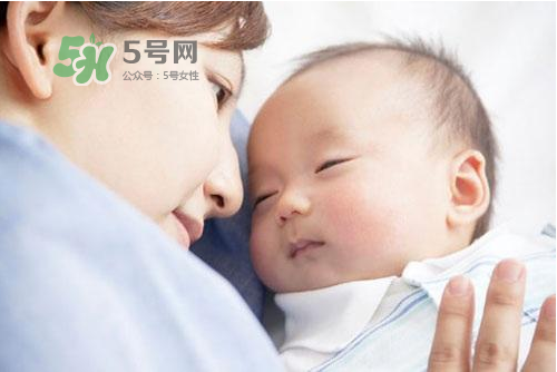 8月份坐月子穿什么衣服？八月份坐月子穿什么鞋？