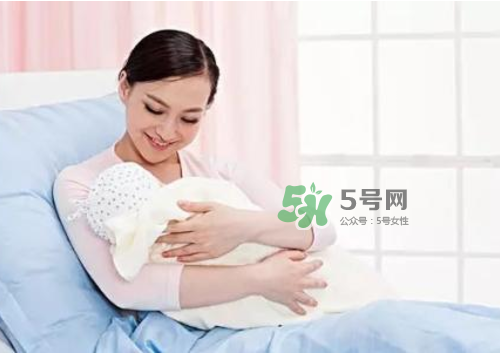 8月份坐月子穿什么衣服？八月份坐月子穿什么鞋？
