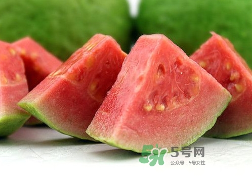 芭樂中間的籽可以吃嗎？芭樂榨汁籽要去嗎