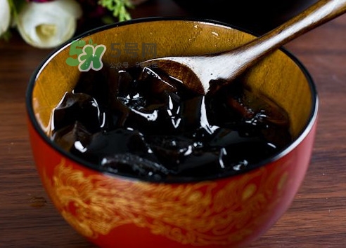 仙草凍怎么吃？仙草粉做的仙草凍怎么會(huì)有點(diǎn)苦