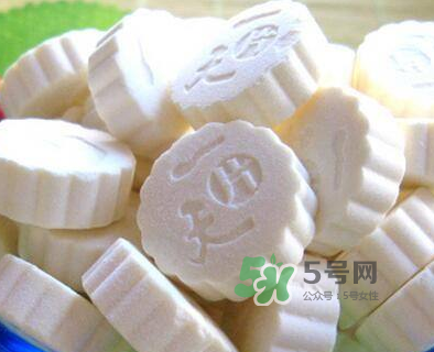 牛初乳咀嚼片是鈣片嗎？牛初乳咀嚼片和鈣片的區(qū)別