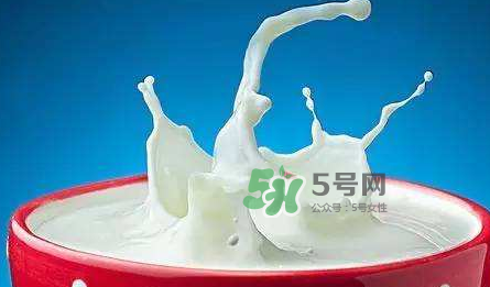 牛初乳咀嚼片是鈣片嗎？牛初乳咀嚼片和鈣片的區(qū)別