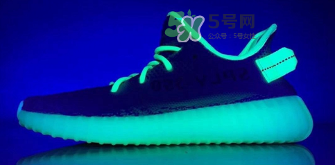 adidas yeezy boost 350 v2黃斑馬是夜光的嗎？