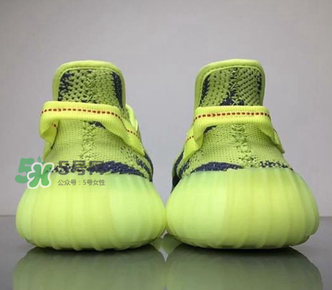 adidas yeezy boost 350 v2黃斑馬是夜光的嗎？