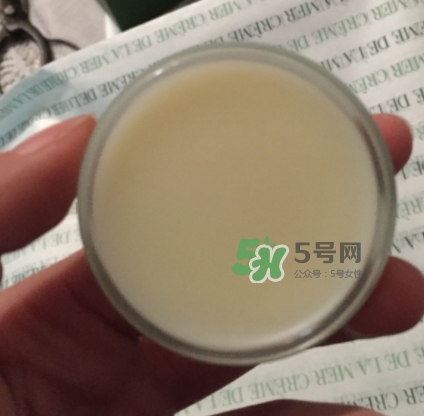 海藍(lán)之謎唇霜怎么用？海藍(lán)之謎修護(hù)唇霜使用方法