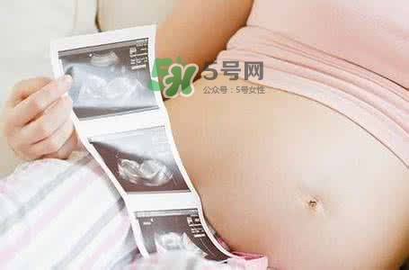 孕期可以蹲著上廁所嗎？孕期上廁所會壓到寶寶嗎？
