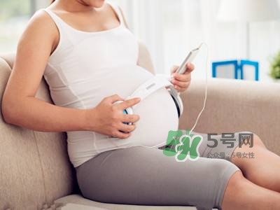 音樂胎教是媽媽聽還是放在肚子上？胎教音樂有哪些？