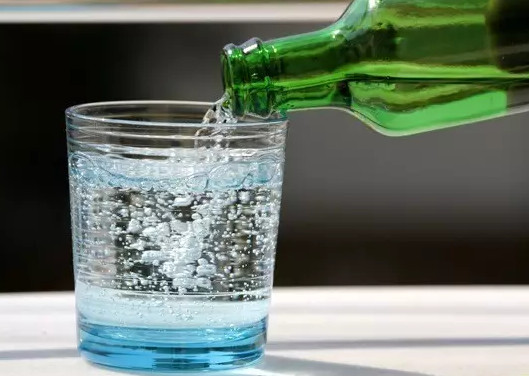 蘇打水是碳酸飲料嗎？蘇打水和碳酸飲料的區(qū)別