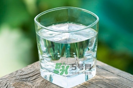 蘇打水什么時(shí)候喝最好？蘇打水什么人不能喝