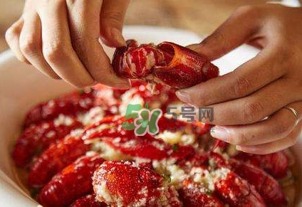 吃小龍蝦什么會(huì)得橫紋肌溶解癥？橫紋肌溶解癥嚴(yán)重嗎