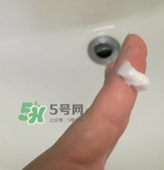 一葉子補水潔面乳怎么樣？一葉子補水洗面奶好用嗎？