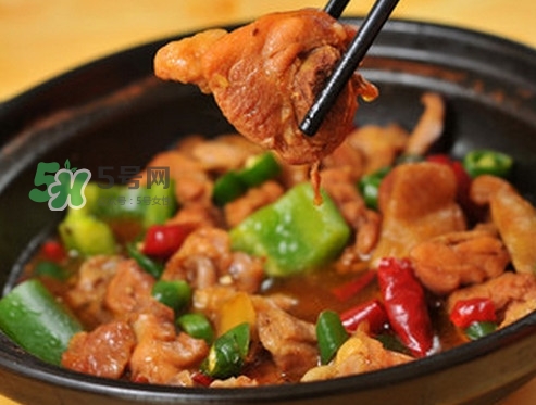 黃燜雞米飯多少錢一份？黃燜雞米飯?zhí)攸c是什么